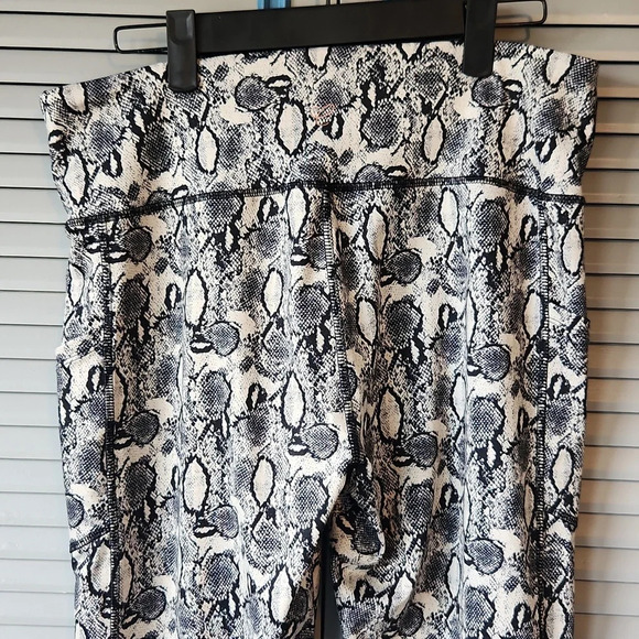 Cali Black & White Work Out Pants - Picture 9 of 11